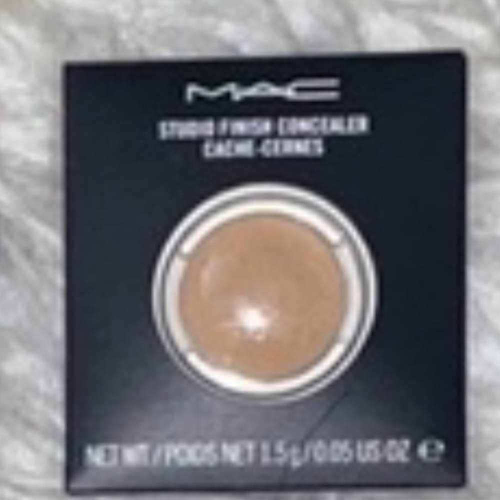 NEW MAC Cosmetics NC30